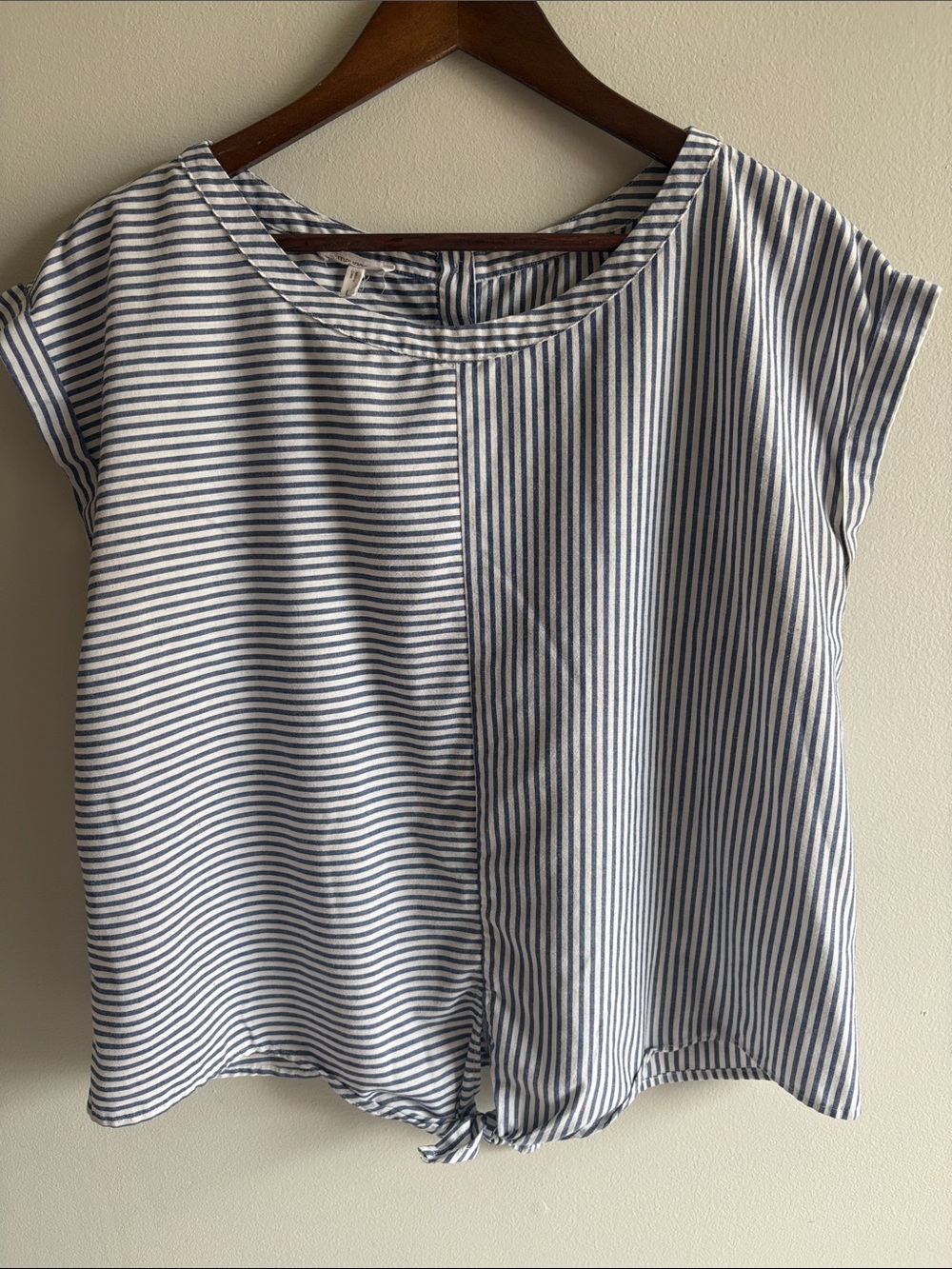 Striped Tie-Hem Short Sleeve Top - Blue & White